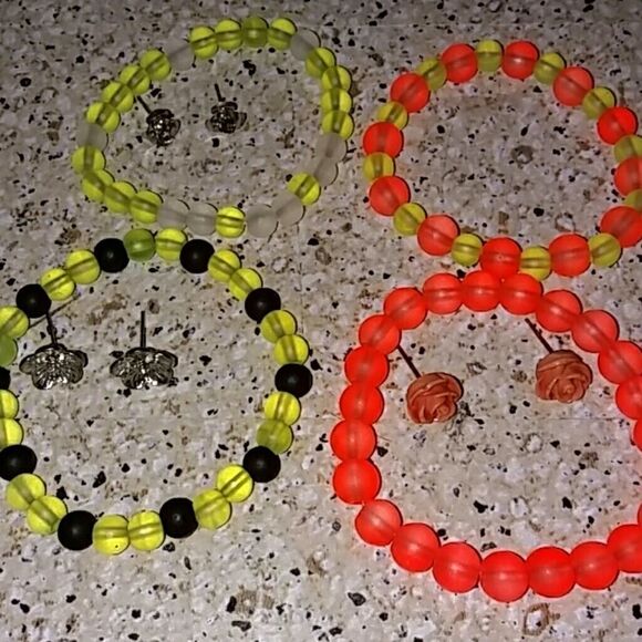 Handmade Bracelet and random earring set - Picture 1 of 4